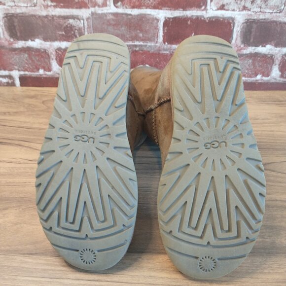 Ugg Boots Womens Size 6 Triple Bailey Button Brown Classic Boot - Picture 8 of 8